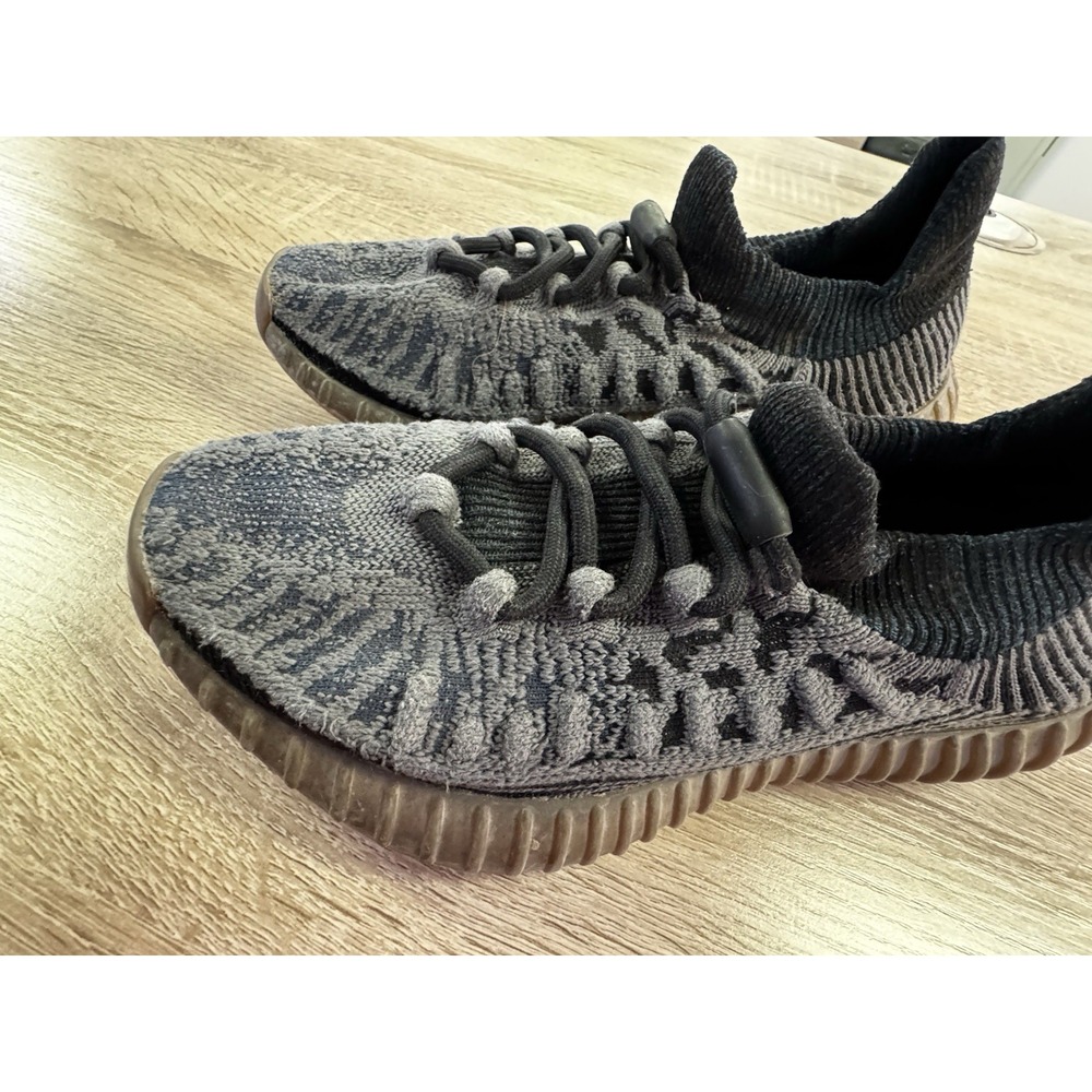 Men's Yeezy Boost 350 V2 Good Condition Size 10 SB22